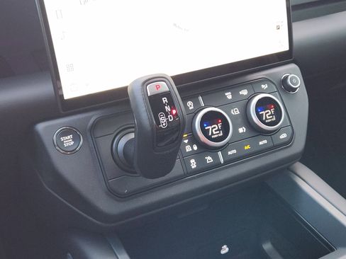 New 2026 Land Rover Defender 110 X-Dynamic SE image 19