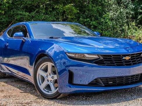 Used 2020 Chevrolet Camaro LT RWD image 7