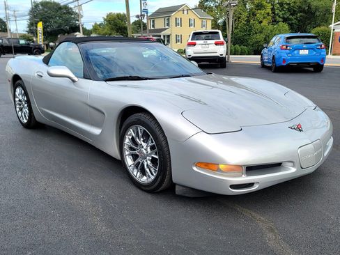 Used 2001 Chevrolet Corvette Convertible w/ Preferred Equipment Group1 RWD image 3