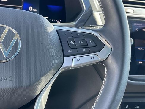 Certified 2022 Volkswagen Tiguan SE image 21