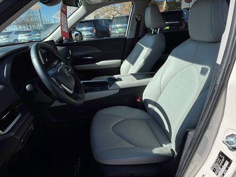 Used 2024 Toyota Grand Highlander XLE image 10