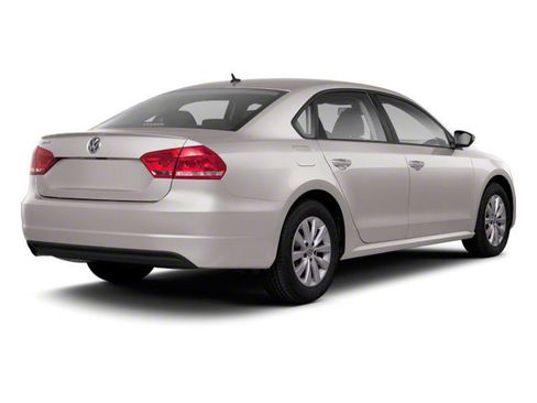 Used 2013 Volkswagen Passat TDI SEL Premium image 2