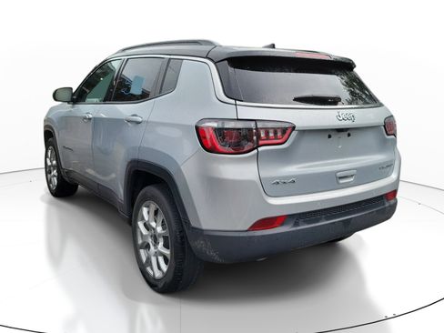 Used 2025 Jeep Compass Limited AWD/4WD image 4