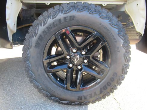 Used 2021 Chevrolet Silverado 1500 LT Trail Boss image 17