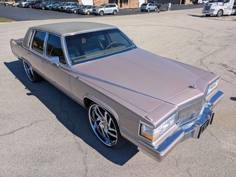 Used 1990 Cadillac Brougham image 24
