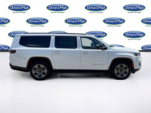 Used 2024 Jeep Wagoneer L Series II RWD image 8