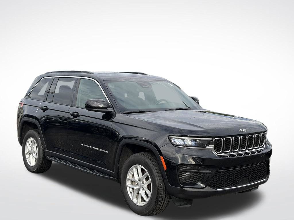 Used 2024 Jeep Grand Cherokee Laredo X AWD/4WD image 2