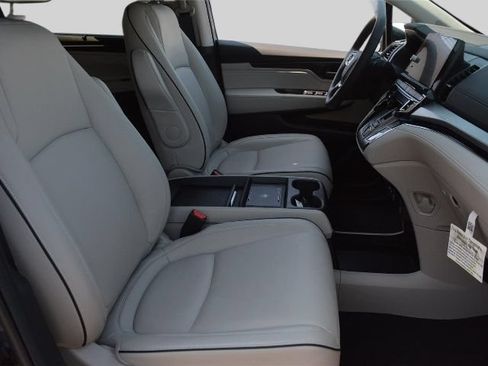 Certified 2026 Honda Odyssey Touring image 19