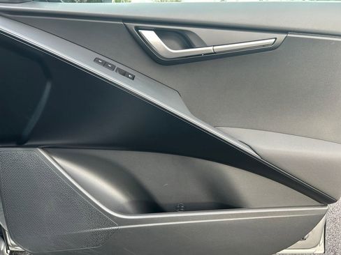 Used 2023 Kia Niro LX image 25