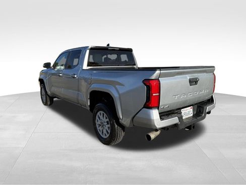 Used 2024 Toyota Tacoma SR5 AWD/4WD image 5