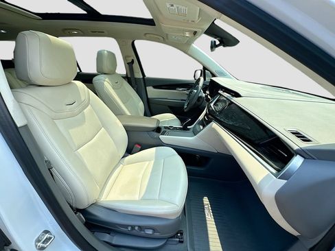 Used 2024 Cadillac XT6 Premium Luxury w/ LPO, Floor Liner Package AWD/4WD image 32