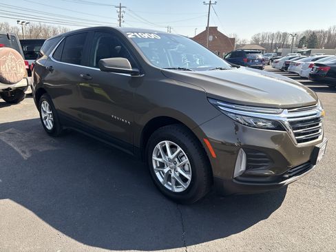 Used 2023 Chevrolet Equinox LT image 3