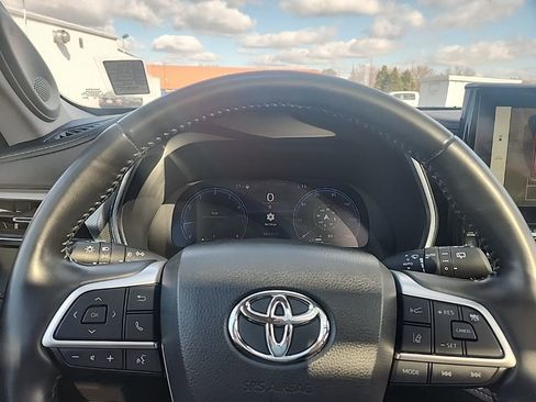 Used 2023 Toyota Highlander Platinum AWD/4WD image 27
