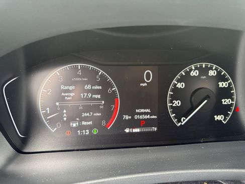 Used 2024 Honda Pilot Touring image 11