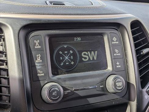 Used 2016 Jeep Cherokee Altitude image 11