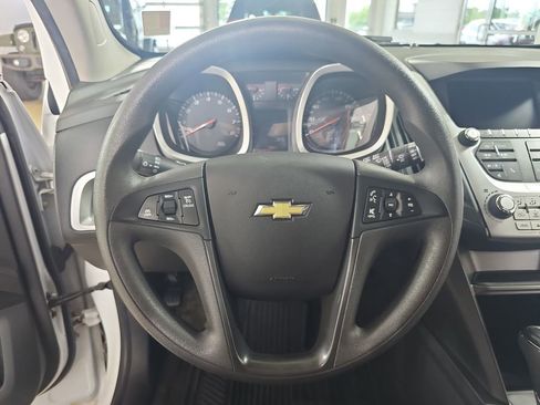 Used 2017 Chevrolet Equinox LS FWD image 22