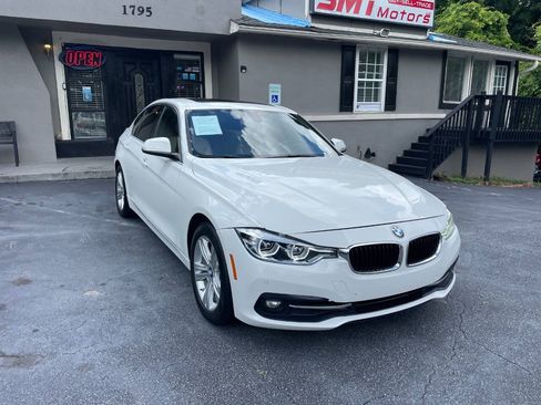 Used 2017 BMW 330i Sedan RWD image 4