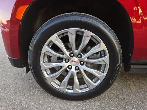 Used 2021 GMC Yukon XL Denali w/ Denali Premium Package image 7