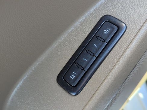 Used 2018 GMC Yukon SLT w/ Open Road Package AWD/4WD image 17