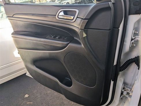 Certified 2022 Jeep Grand Cherokee Laredo X image 20