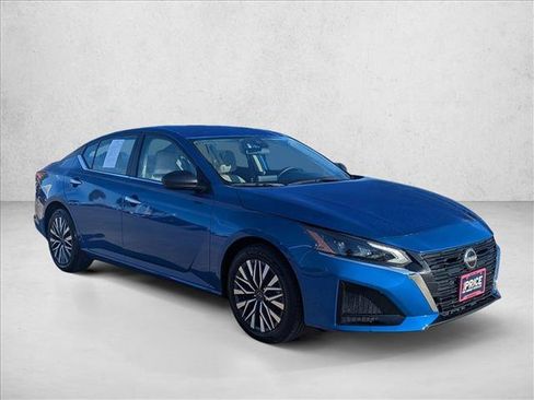 Used 2025 Nissan Altima 2.5 SV image 3