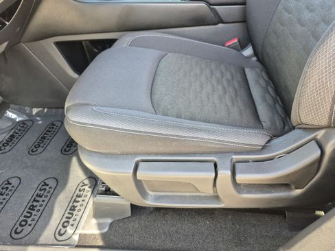 Used 2025 Nissan Pathfinder S FWD image 24