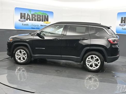 Used 2024 Jeep Compass Latitude AWD/4WD image 7