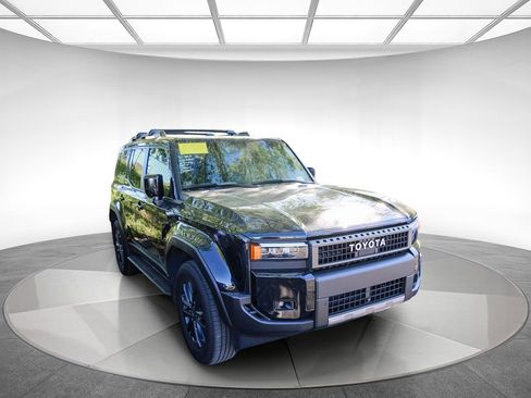 Used 2024 Toyota Land Cruiser image 2