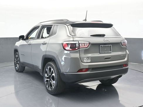 Used 2022 Jeep Compass Limited image 4