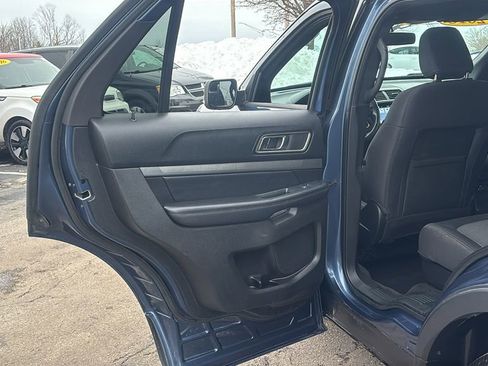 Used 2018 Ford Explorer XLT w/ Equipment Group 201A image 28