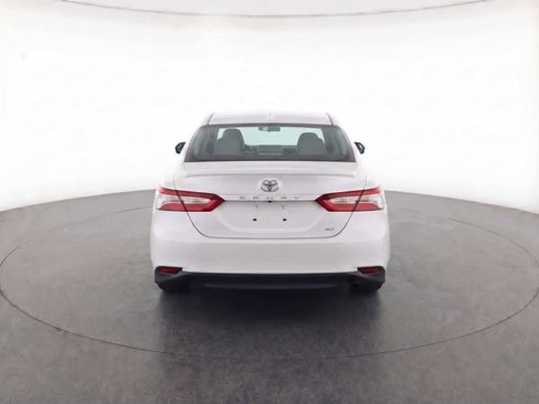 Used 2025 Toyota Camry SE image 12