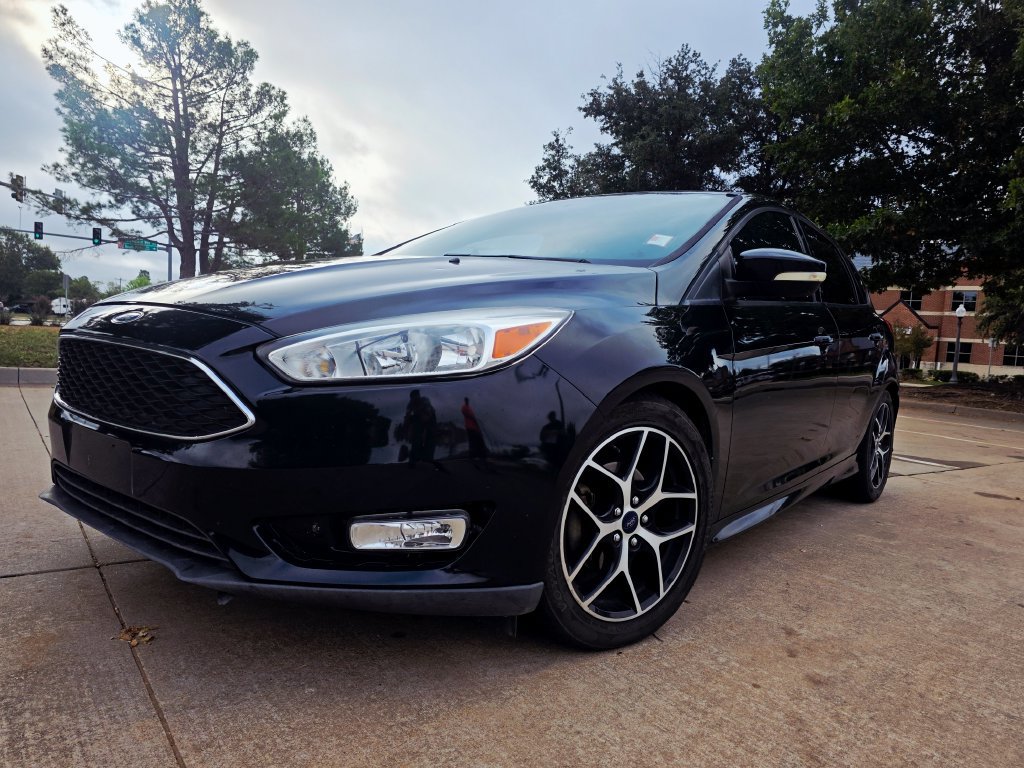 Used 2015 Ford Focus SE w/ SE Sport Package FWD image 9
