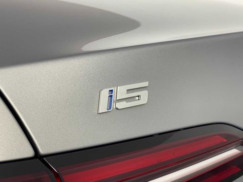 New 2026 BMW i5 eDrive40 image 10