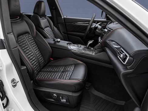 Used 2022 Maserati Levante Trofeo AWD/4WD image 14