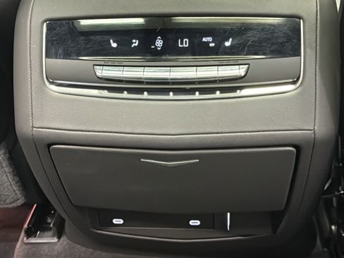 Used 2023 Cadillac Escalade ESV Premium Luxury AWD/4WD image 37