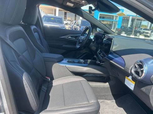New 2026 Chevrolet Equinox EV LT image 32