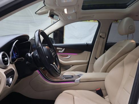 Used 2020 Mercedes-Benz GLC 350e 4MATIC w/ Premium Package image 17