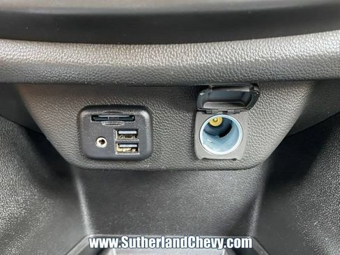 Used 2022 Chevrolet Traverse Premier AWD/4WD image 38