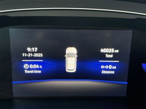 Used 2022 Volkswagen Tiguan SE w/ Panoramic Sunroof Package image 10