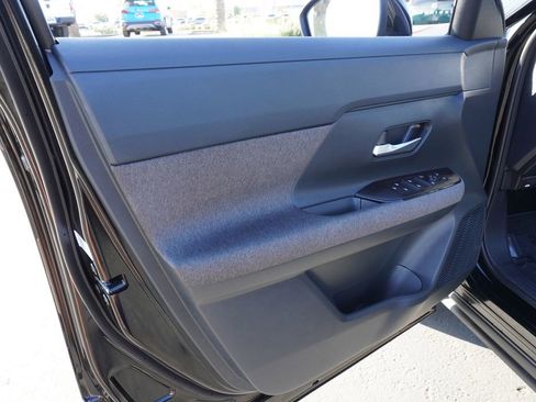 Certified 2025 Nissan Kicks SV image 14