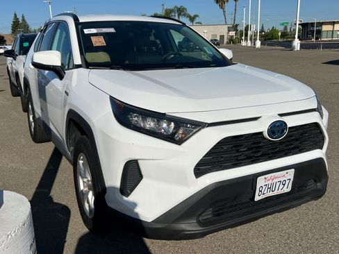 Used 2021 Toyota RAV4 LE AWD/4WD image 3
