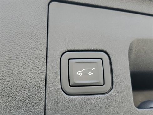 Certified 2023 Cadillac XT4 Sport image 8