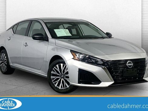 Used 2024 Nissan Altima 2.5 SV AWD/4WD image 1