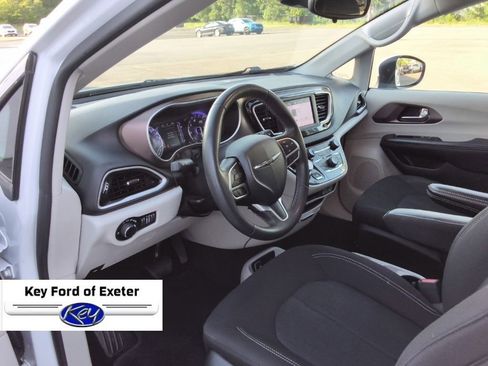 Used 2023 Chrysler Voyager LX FWD image 34