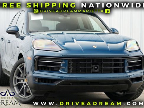 Used 2024 Porsche Cayenne w/ Premium Package image 2