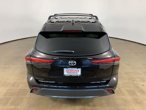 Used 2022 Toyota Highlander Limited image 11