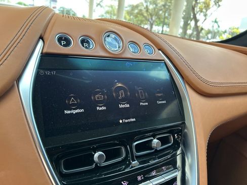 Used 2023 Aston Martin DBX AWD/4WD image 8