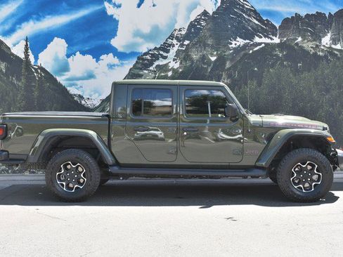 Used 2023 Jeep Gladiator Rubicon w/ Cold Weather Group AWD/4WD image 2