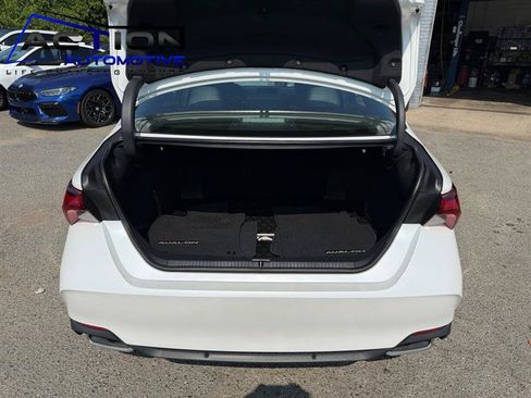 Used 2019 Toyota Avalon XLE w/ Moonroof Package FWD image 19