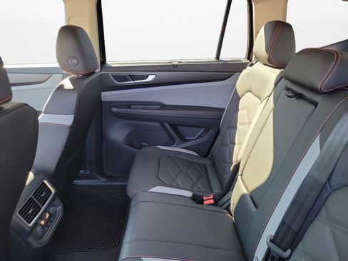 New 2026 Volkswagen Atlas Peak Edition image 13